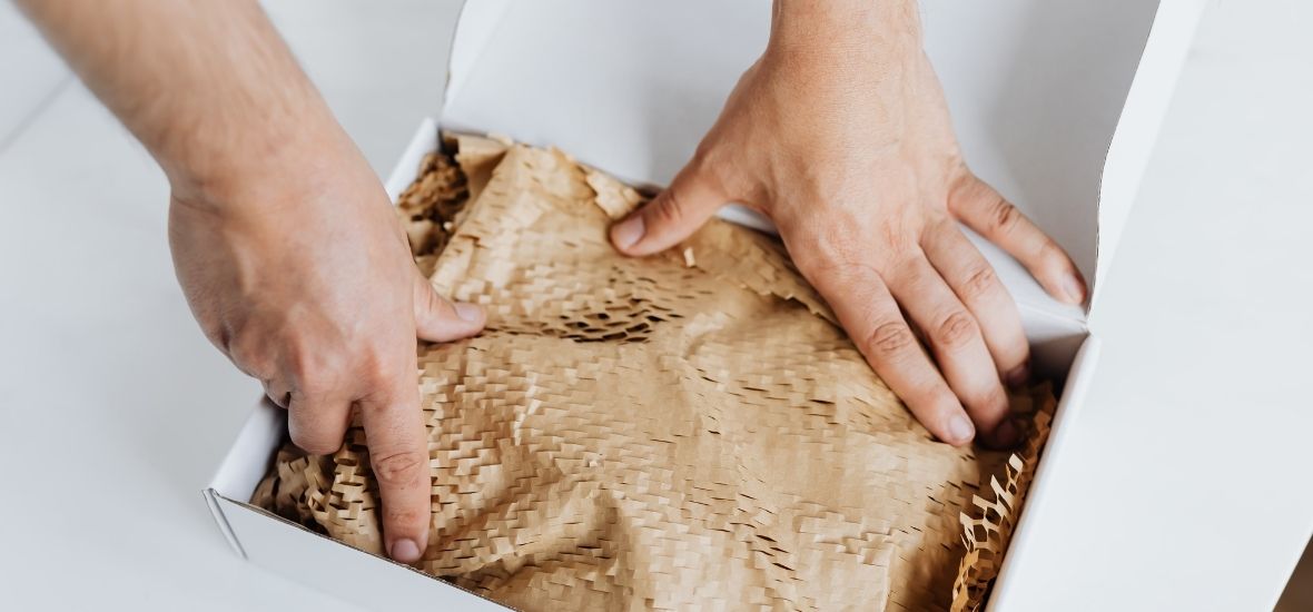 Optimierung von Verpackungen in Bezug auf Materialien, Maße, Gewicht